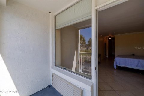 Condo in Daytona Beach, Florida, 1 bedroom  № 2214197 - photo 3