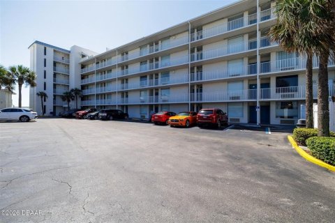 Condo in Daytona Beach, Florida, 1 bedroom  № 2214197 - photo 12