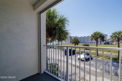 Condo in Daytona Beach, Florida, 1 bedroom  № 2214197 - photo 11