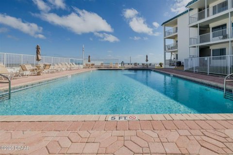 Condo in Daytona Beach, Florida, 1 bedroom  № 2214197 - photo 15