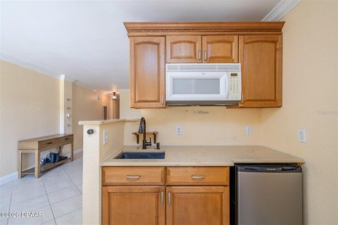 Condo in Daytona Beach, Florida, 1 bedroom  № 2214197 - photo 9