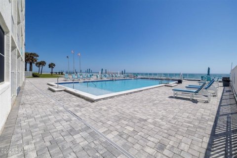 Condo in Daytona Beach, Florida, 1 bedroom  № 2214197 - photo 16