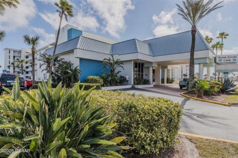 Condo in Daytona Beach, Florida, 1 bedroom  № 2214197