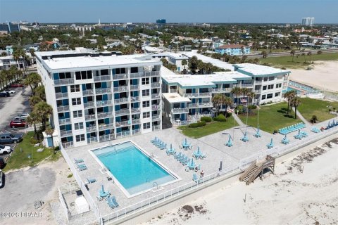 Condo in Daytona Beach, Florida, 1 bedroom  № 2214197 - photo 30