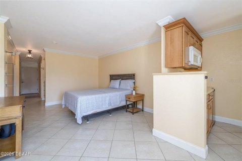 Condo in Daytona Beach, Florida, 1 bedroom  № 2214197 - photo 7