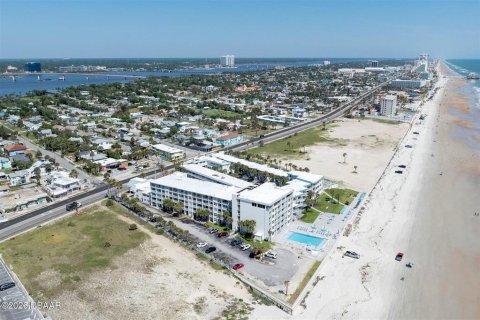 Condo in Daytona Beach, Florida, 1 bedroom  № 2214197 - photo 23