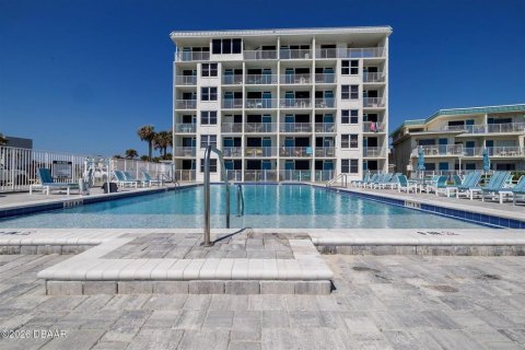 Condo in Daytona Beach, Florida, 1 bedroom  № 2214197 - photo 18