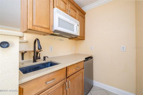 Condo in Daytona Beach, Florida, 1 bedroom  № 2214197 - photo 8