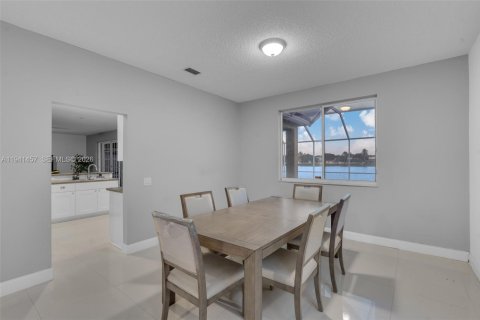 Villa ou maison à vendre à Weston, Floride: 5 chambres, 265.7 m2 № 1998612 - photo 7