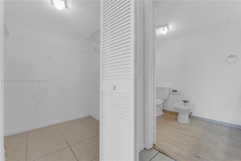 Copropriété à vendre à Miami Beach, Floride: 2 chambres, 110.09 m2 № 1966835 - photo 21