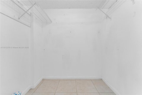 Copropriété à vendre à Miami Beach, Floride: 2 chambres, 110.09 m2 № 1966835 - photo 22