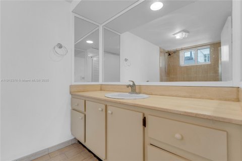Copropriété à vendre à Miami Beach, Floride: 2 chambres, 110.09 m2 № 1966835 - photo 8