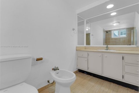 Copropriété à vendre à Miami Beach, Floride: 2 chambres, 110.09 m2 № 1966835 - photo 17