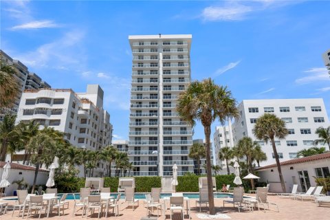 Copropriété à vendre à Miami Beach, Floride: 2 chambres, 110.09 m2 № 1966835 - photo 1
