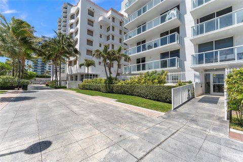 Copropriété à vendre à Miami Beach, Floride: 2 chambres, 110.09 m2 № 1966835 - photo 29