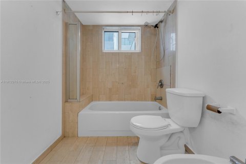 Copropriété à vendre à Miami Beach, Floride: 2 chambres, 110.09 m2 № 1966835 - photo 16