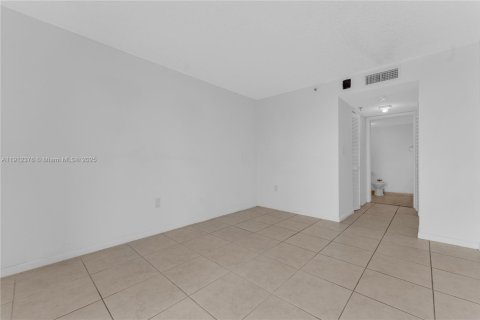 Copropriété à vendre à Miami Beach, Floride: 2 chambres, 110.09 m2 № 1966835 - photo 15