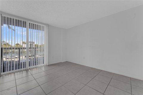 Copropriété à vendre à Miami Beach, Floride: 2 chambres, 110.09 m2 № 1966835 - photo 12