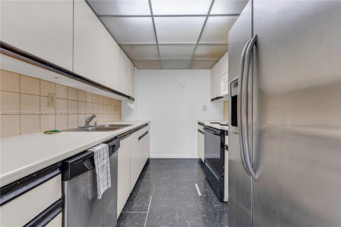 Copropriété à vendre à Miami Beach, Floride: 2 chambres, 110.09 m2 № 1966835 - photo 2