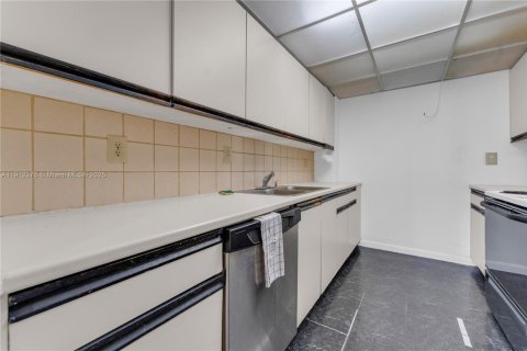 Copropriété à vendre à Miami Beach, Floride: 2 chambres, 110.09 m2 № 1966835 - photo 3