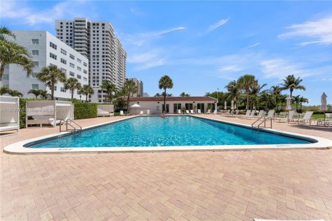 Copropriété à vendre à Miami Beach, Floride: 2 chambres, 110.09 m2 № 1966835 - photo 27