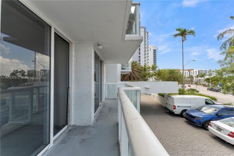 Copropriété à vendre à Miami Beach, Floride: 2 chambres, 110.09 m2 № 1966835 - photo 25