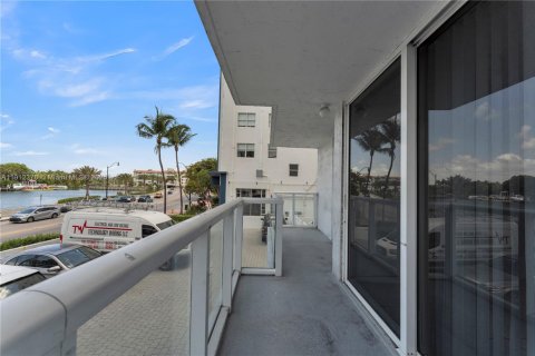 Copropriété à vendre à Miami Beach, Floride: 2 chambres, 110.09 m2 № 1966835 - photo 26