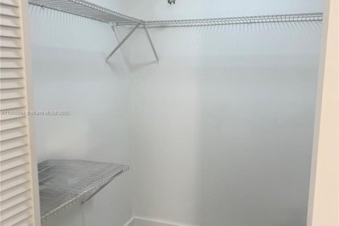 Condo in Sunny Isles Beach, Florida, 2 bedrooms  № 1893557 - photo 14