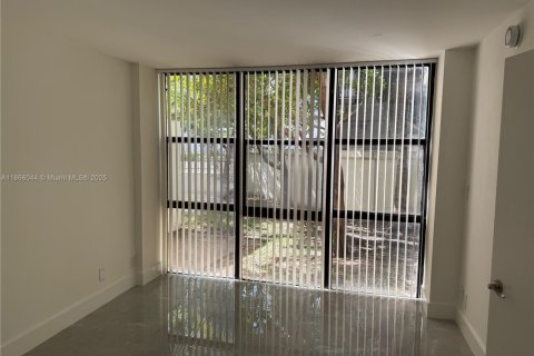 Condo in Sunny Isles Beach, Florida, 2 bedrooms  № 1893557 - photo 26
