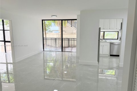 Condo in Sunny Isles Beach, Florida, 2 bedrooms  № 1893557 - photo 2