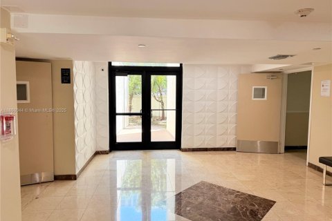 Condo in Sunny Isles Beach, Florida, 2 bedrooms  № 1893557 - photo 28