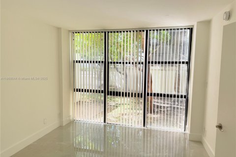 Condo in Sunny Isles Beach, Florida, 2 bedrooms  № 1893557 - photo 10