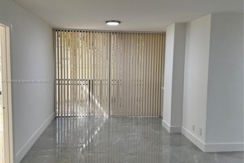 Condo in Sunny Isles Beach, Florida, 2 bedrooms  № 1893557 - photo 25