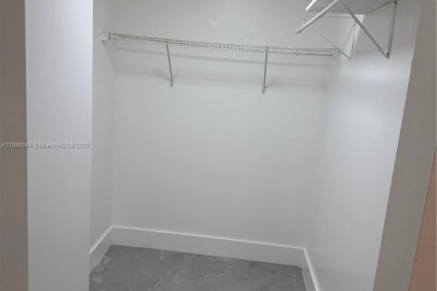 Condo in Sunny Isles Beach, Florida, 2 bedrooms  № 1893557 - photo 29