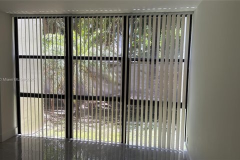 Condo in Sunny Isles Beach, Florida, 2 bedrooms  № 1893557 - photo 22