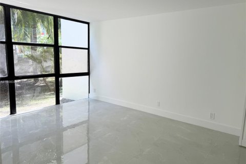 Condo in Sunny Isles Beach, Florida, 2 bedrooms  № 1893557 - photo 17