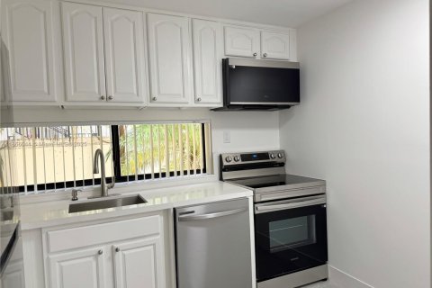 Condo in Sunny Isles Beach, Florida, 2 bedrooms  № 1893557 - photo 6