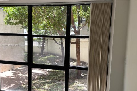 Condo in Sunny Isles Beach, Florida, 2 bedrooms  № 1893557 - photo 21