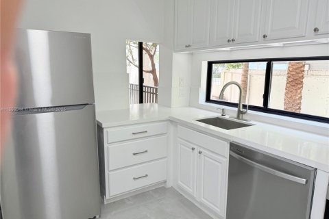 Condo in Sunny Isles Beach, Florida, 2 bedrooms  № 1893557 - photo 5