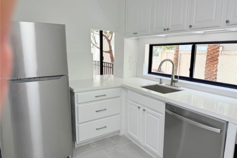 Condo in Sunny Isles Beach, Florida, 2 bedrooms  № 1893557 - photo 8