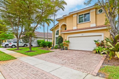 House in Miramar, Florida 4 bedrooms, 274.34 sq.m. № 1611751 - photo 3