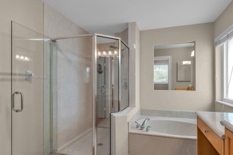 House in Miramar, Florida 4 bedrooms, 274.34 sq.m. № 1611751 - photo 25