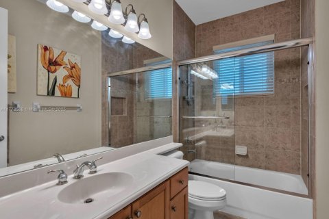 House in Miramar, Florida 4 bedrooms, 274.34 sq.m. № 1611751 - photo 28
