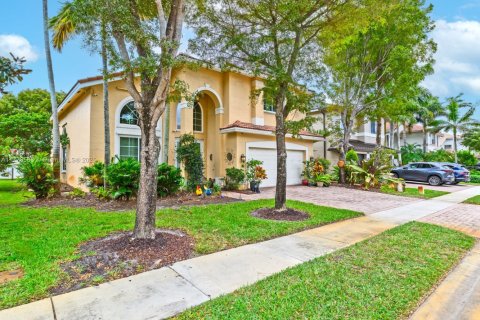 House in Miramar, Florida 4 bedrooms, 274.34 sq.m. № 1611751 - photo 4