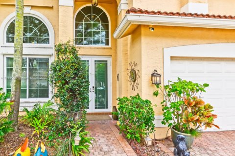 House in Miramar, Florida 4 bedrooms, 274.34 sq.m. № 1611751 - photo 5