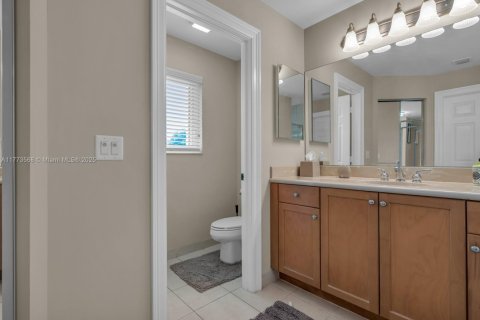 House in Miramar, Florida 4 bedrooms, 274.34 sq.m. № 1611751 - photo 26