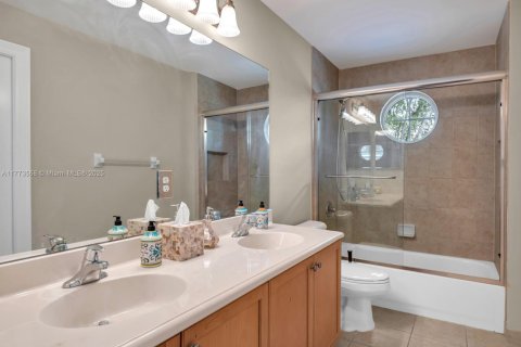 House in Miramar, Florida 4 bedrooms, 274.34 sq.m. № 1611751 - photo 30