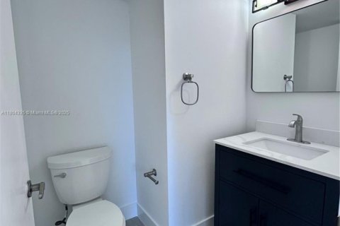 Condo in Miami, Florida, 1 bedroom  № 1728990 - photo 7