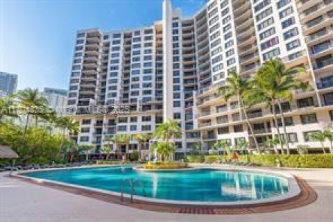 Condo in Miami, Florida, 1 bedroom  № 1728990 - photo 16