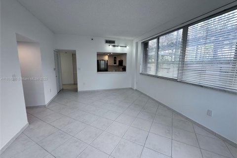 Condo in Miami, Florida, 1 bedroom  № 1728990 - photo 6